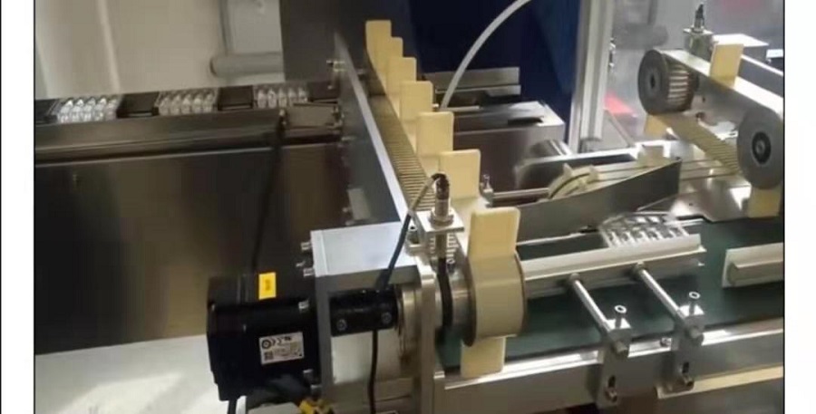 檢測機，包裝機同步輸送，加擋塊同步帶